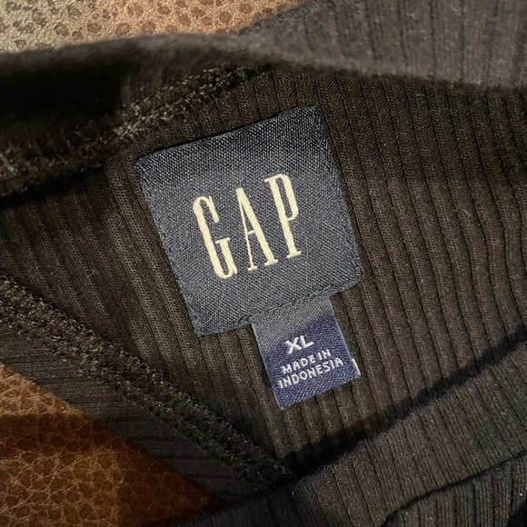 GAP Black Ribbed Top - Picture 10 of 10